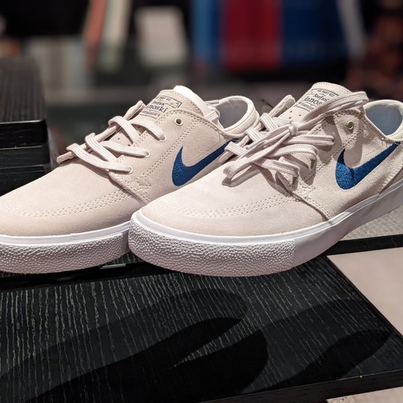 NEW: Nike SB Zoom Stefan Janoski Summit White Court Blue Size 8.5 - Picture 2 of 10